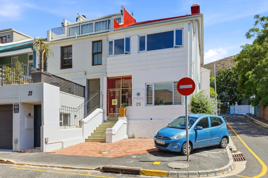 6 Bedroom Property for Sale in Green Point Western Cape